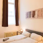 Berlin Mitte 4 BR apartment with A/C 24/7 check-in